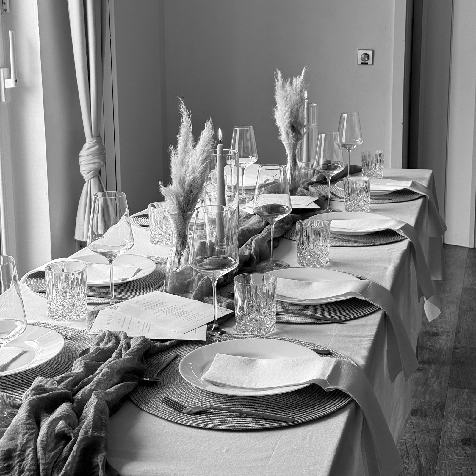 Festlich eingedeckte Tafel im PRADO